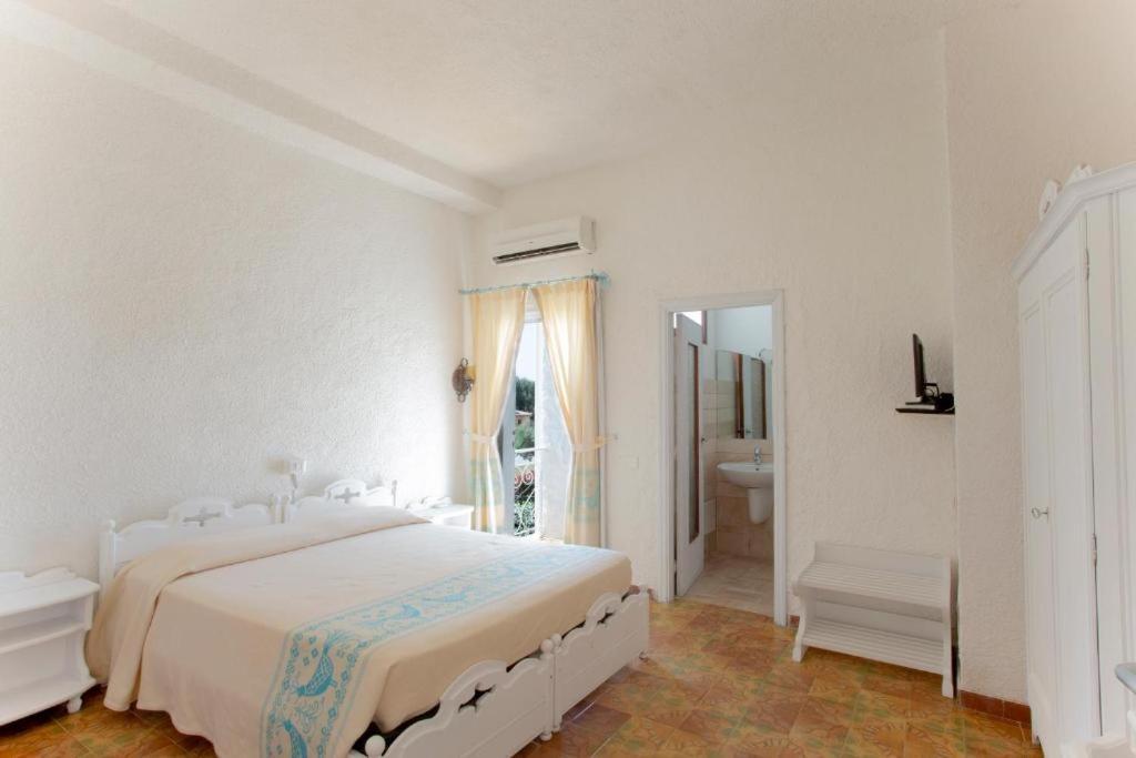 Hotel Al Faro Spiaggia La Cinta Santeodoro San Teodoro  Dış mekan fotoğraf